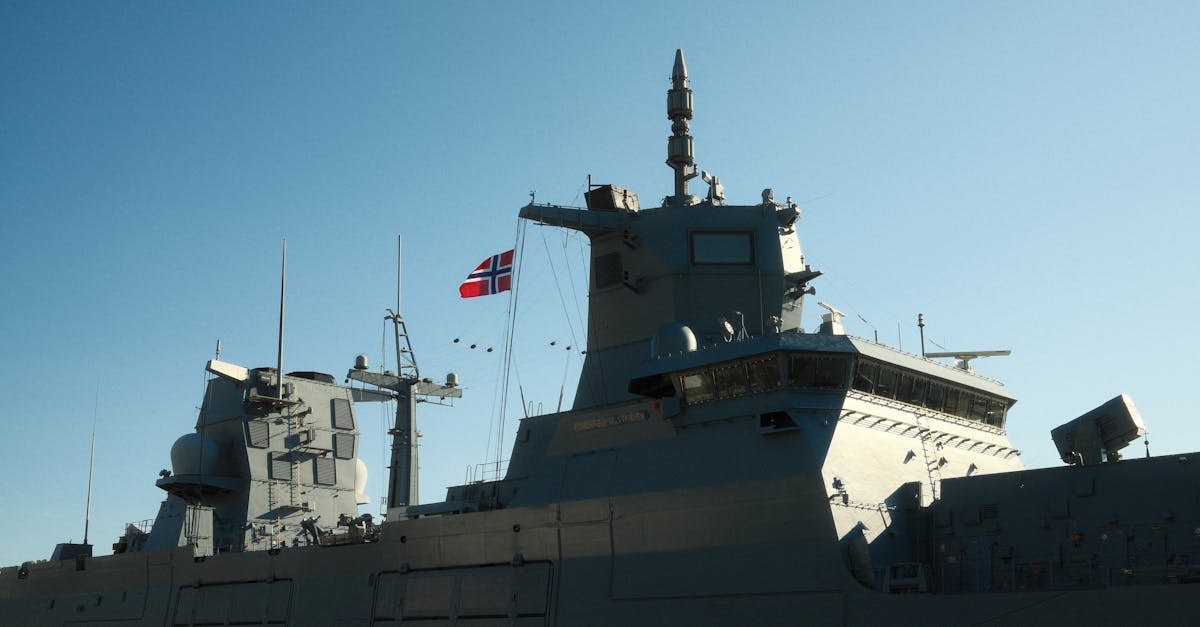 Navire militaire en mer
